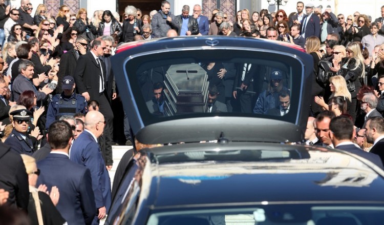 Πλήθος κόσμου στην κηδεία του Στέλιου Σκλαβενίτη