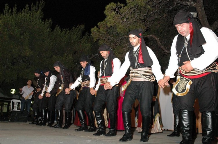 Μια γνήσια ποντιακή βραδιά από το Σύλλογο Ποντίων Πετρούπολης και Ιλίου - Cover Image