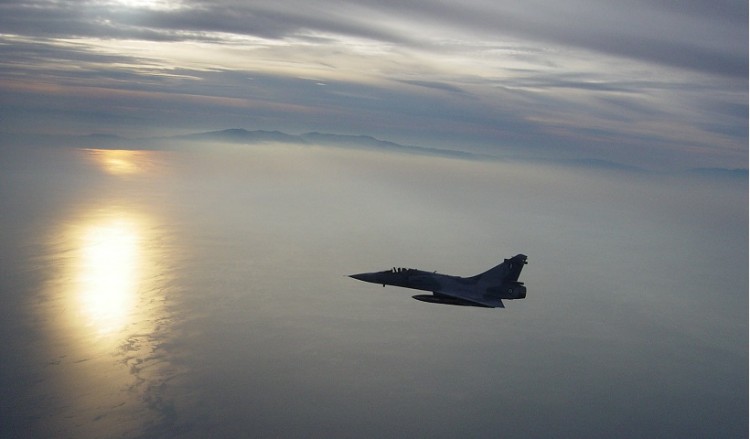 Εικονική αερομαχία στο Αιγαίο: Ελληνικό Mirage καταδιώκει τουρκικό F-16 (βίντεο) 2