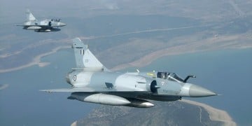 Εικονική αερομαχία στο Αιγαίο: Ελληνικό Mirage καταδιώκει τουρκικό F-16 (βίντεο)