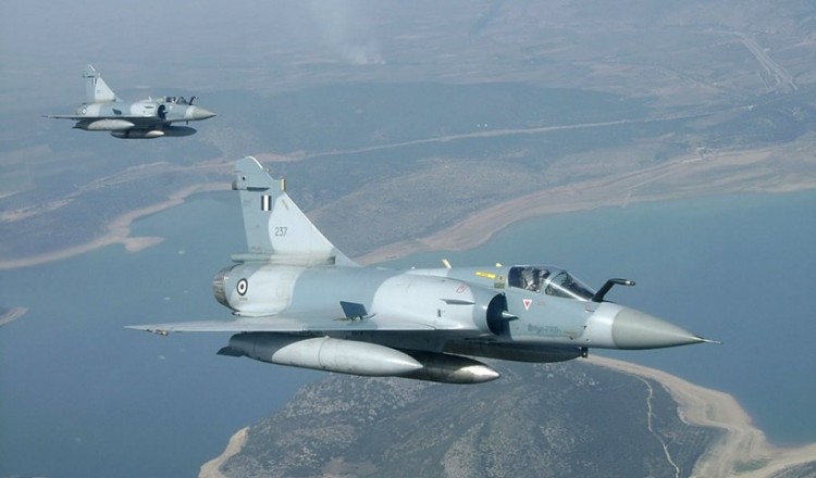 Εικονική αερομαχία στο Αιγαίο: Ελληνικό Mirage καταδιώκει τουρκικό F-16 (βίντεο)