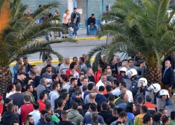 Νύχτα κόλασης έζησε η Μυτιλήνη – Επεισόδια με πρόσφυγες και μετανάστες που άναψαν φωτιές
