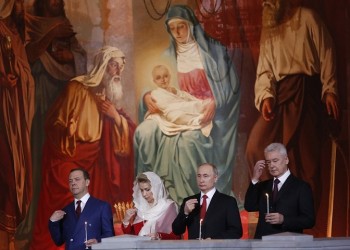 Ο Πούτιν έκανε Ανάσταση με τον Μεντβέντεφ και τη σύζυγό του (βίντεο)