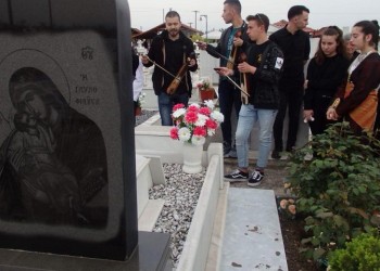 Συγκίνηση στο ταφικό έθιμο της Χαρίεσσας (φωτο)