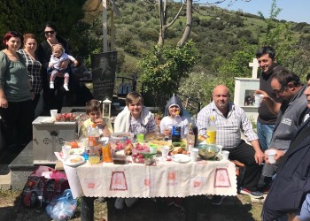 Πώς το ταφικό έθιμο «ενώνει» τους Πόντιους της Γεωργίας και της Μάνδρας