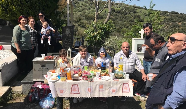 Πώς το ταφικό έθιμο «ενώνει» τους Πόντιους της Γεωργίας και της Μάνδρας