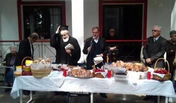 Ταφικό έθιμο στη Νέα Κρώμνη Δράμας την Κυριακή του Θωμά - Cover Image