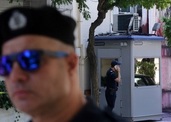 Η στιγμή που ο Ρουβίκωνας επιτίθεται στο τουρκικό Προξενείο (βίντεο)