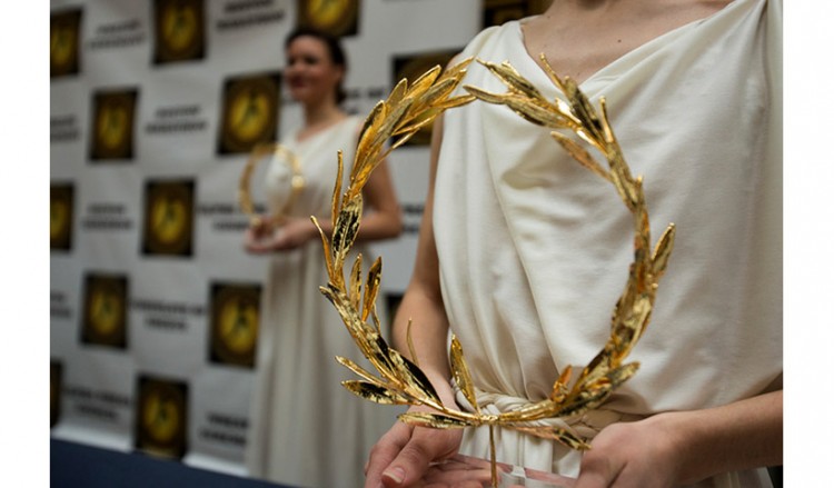 Η Ελλάδα παρουσιάζει τα στεφάνια του Μαραθωνίου της Βοστόνης