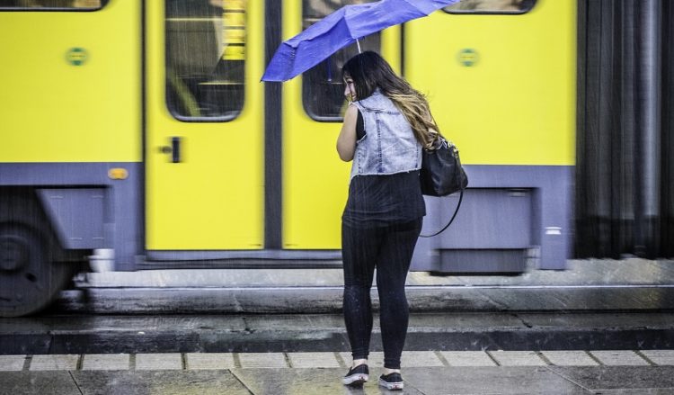 Άστατος καιρός σήμερα με βροχές και σποραδικές καταιγίδες