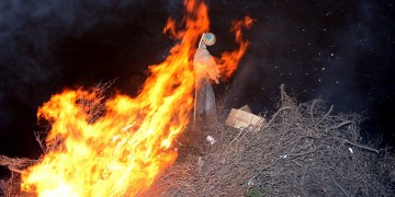 Πάσχα στην Κρήτη: Τα παζάρια και το κάψιμο του Ιούδα στην περιοχή των Χανίων