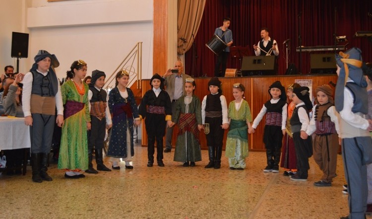 Χαμόγελα, κέφι, ζεστή ατμόσφαιρα και... ειδήσεις είχε ο ετήσιος χορός της Ένωσης Ποντίων Πειραιώς-Κερατσινίου-Δραπετσώνας (φωτο)