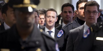 Μαρκ Ζάκερμπεργκ: «Ζητώ συγγνώμη... Ξέρω ότι μπορούμε να τα πάμε καλύτερα»