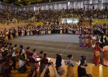 Άσβεστη η ποντιακή παράδοση: Μαζική συμμετοχή στο 10ο Παιδικό-Εφηβικό Περιφερειακό Φεστιβάλ Ποντιακών Χορών