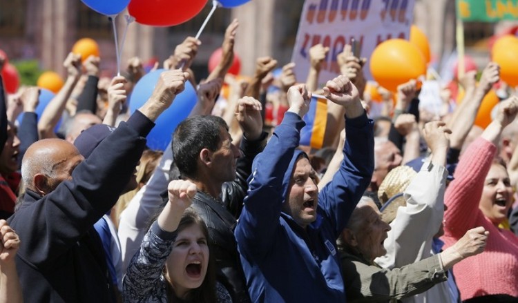 Διαδηλώνουν υπέρ της εκλογής Πασινιάν οι Αρμένιοι