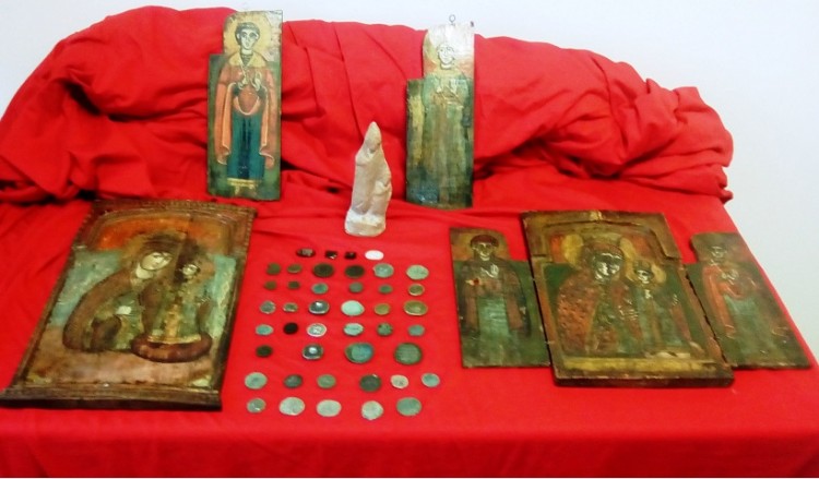 Θεσσαλονίκη: Πιάστηκαν με αρχαία νομίσματα και εικόνες του 19ου αιώνα