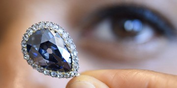Το βασιλικό διαμάντι Μπλε Φαρνέζε πωλήθηκε 6,7 εκατ. δολάρια