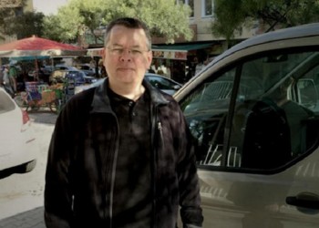 Παραμένει στις τουρκικές φυλακές ο Αμερικανός πάστορας