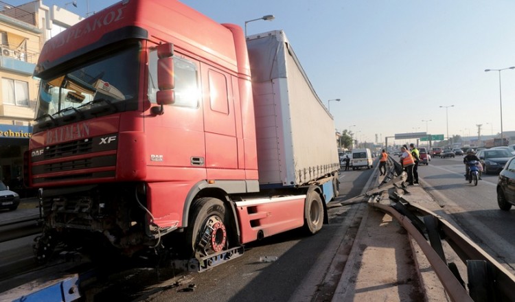 Βίντεο-ντοκουμέντο από το δυστύχημα με την νταλίκα στον Κηφισό