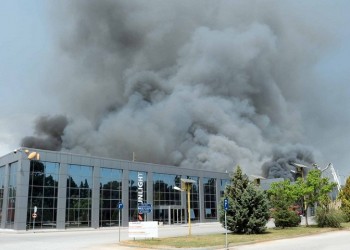 Υπό έλεγχο η φωτιά στο εργοστάσιο μπαταριών στο Όλβιο Ξάνθης