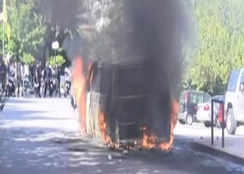Οπαδοί έκαψαν όχημα κοντά στο ΟΑΚΑ