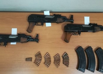 Σύλληψη 30χρονου Αλβανού με τρία καλάσνικοφ κοντά στα σύνορα