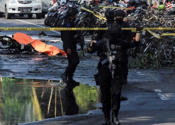 Ινδονησία: Πολύνεκρες επιθέσεις αυτοκτονίας σε τρεις εκκλησίες