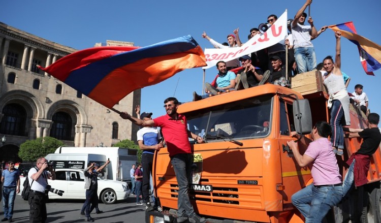 Πασινιάν: Όλα κοινοβουλευτικά κόμματα θα με στηρίξουν, σταματήστε τις κινητοποιήσεις