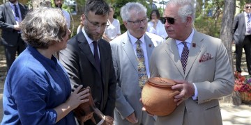 Χόρεψαν πεντοζάλη Κάρολος και Καμίλα στις Αρχάνες (βίντεο)