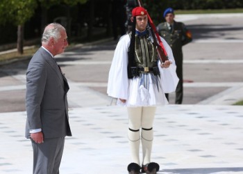 Ο Κάρολος θα αποφύγει την Ακρόπολη για λόγους… τακτ