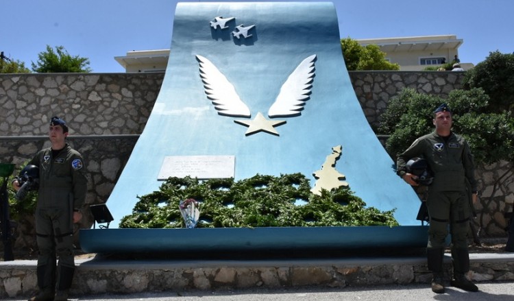 Τίμησαν τη μνήμη του σμηναγού Κώστα Ηλιάκη στην Κάρπαθο