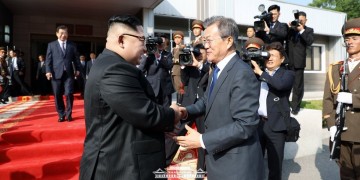 Μουν: Ο Κιμ θέλει να συναντήσει τον Τραμπ – Θετικός ο Αμερικανός πρόεδρος