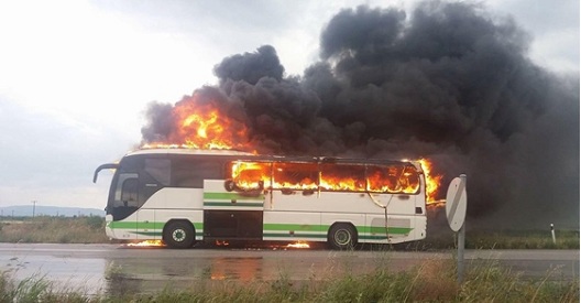Μικρής έκτασης φωτιά σε λεωφορείο που μετέφερε μαθητές