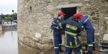 Κακοκαιρία στη Θεσσαλονίκη: Απεγκλωβισμοί από τον Λευκό Πύργο (φωτο, βίντεο)