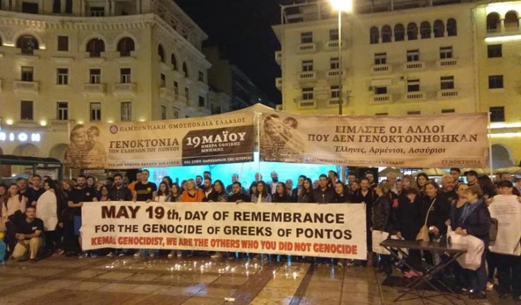 99 φανάρια φώτισαν τον ουρανό της Θεσσαλονίκης προς τιμήν των θυμάτων της Γενοκτονίας των Ποντίων (βίντεο)