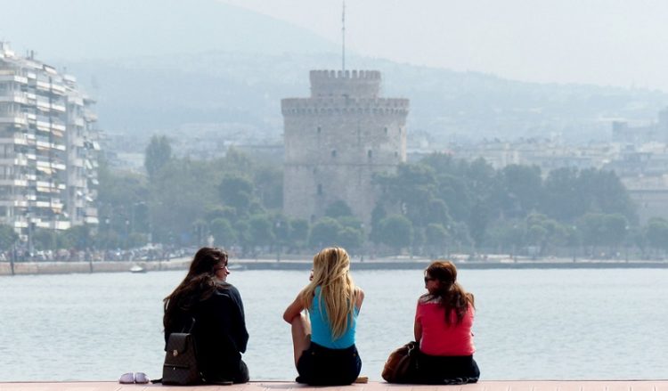 Καλοκαίρι δίχως τέλος: Ηλιοφάνεια και υψηλές θερμοκρασίες σήμερα
