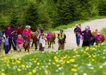 Η κόρ' επήεν 'ς σο παρχάρ'