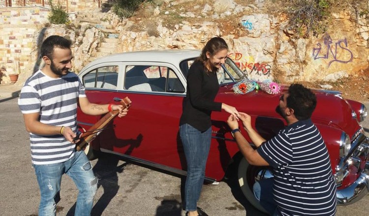 Μια πρωτότυπη πρόταση γάμου με ποντιακή λύρα (φωτο)