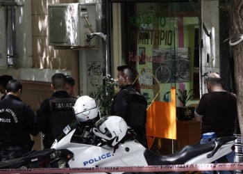 Πυροβολισμοί στην πλατεία Βικτωρίας: Γάζωσαν Αλβανό μέσα σε κομμωτήριο