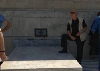 Καταδικάζει ο Σύλλογος Ευζώνων την ασέβεια του συνδικαλιστή της ΔΕΗ στο μνημείο του Άγνωστου Στρατιώτη