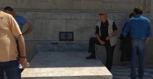 Καταδικάζει ο Σύλλογος Ευζώνων την ασέβεια του συνδικαλιστή της ΔΕΗ στο μνημείο του Άγνωστου Στρατιώτη