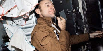 Πέθανε ο αστροναύτης Άλαν Μπιν – Ο τέταρτος άνθρωπος που πάτησε στη Σελήνη