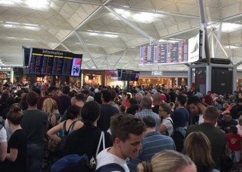 Κεραυνός έπληξε το αεροδρόμιο Στάνστεντ του Λονδίνου