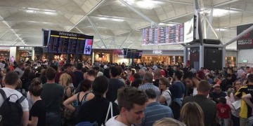 Κεραυνός έπληξε το αεροδρόμιο Στάνστεντ του Λονδίνου