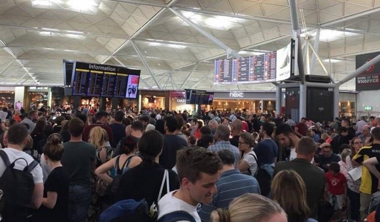 Κεραυνός έπληξε το αεροδρόμιο Στάνστεντ του Λονδίνου