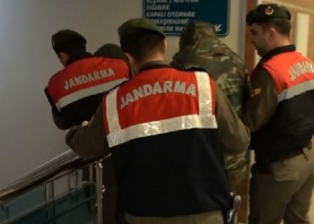 Οι δύο Έλληνες στρατιωτικοί στη Θεσσαλονίκη με το πρωθυπουργικό αεροσκάφος