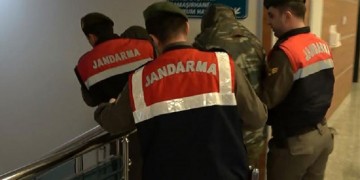 Οι δύο Έλληνες στρατιωτικοί στη Θεσσαλονίκη με το πρωθυπουργικό αεροσκάφος