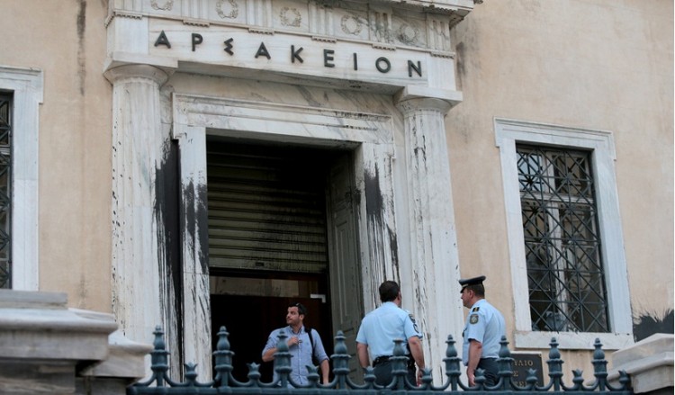 Ρουβίκωνας και ομάδες αντιεξουσιαστών εισέβαλαν στο Συμβούλιο της Επικρατείας