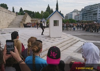 19η Μαΐου στο Σύνταγμα: Η μπότα του Πόντιου Εύζωνα στο Σύνταγμα ξύπνησε 353.000 νεκρούς