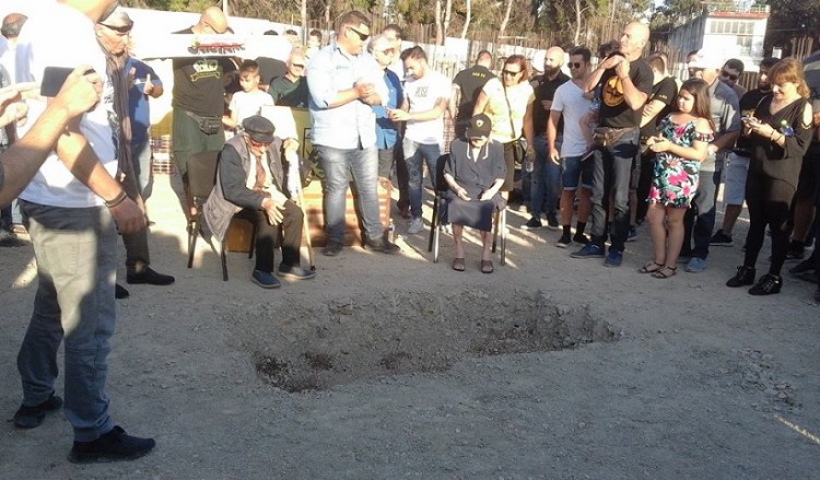 Όλη η συγκινητική τελετή στο γήπεδο της ΑΕΚ με τους πρόσφυγες πρώτης γενιάς (βίντεο)